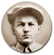 Lester J. Gillis, alias Baby Face Nelson, tué par le FBI en 1934 lors d'un échange de tirs.