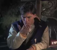 Troy rattrapant sa pièce