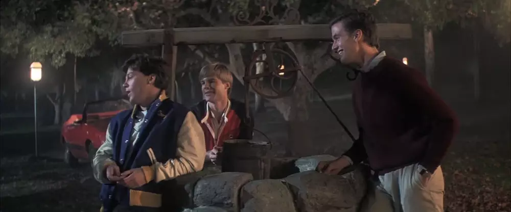 Troy et ses amis qui traînent.