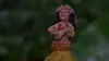 3x17-hula-girl Figurine hawaïenne de Naomi.