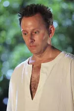 The Cost of Living (episode: 3x05) Ben aux funérailles