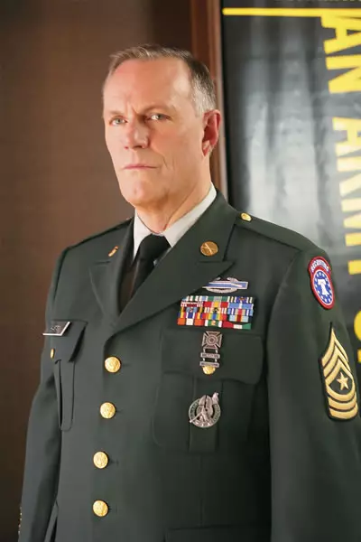 Sam en uniforme