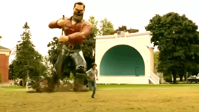 Paul Bunyan poursuivant Richie dans Ça Chapitre Deux