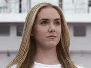 K Mart sur le pont du navire après avoir été libérée