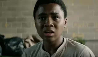 Mike Hanlon dans une scène