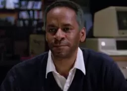 Mike Hanlon avec un livre