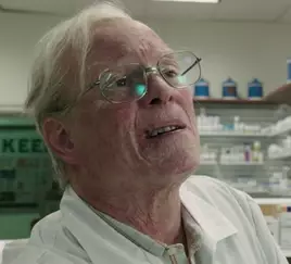 M. Keene âgé dans le film Ça Chapitre 2 de 2019