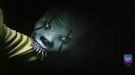 IT - La scène de la mort de Georgie (2017 vs 1990)