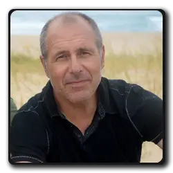 Toutes les infos sur Lt. François Brouse Tiger Helicopter Pilot Lt. François Brouse Tiger Helicopter Pilot(james-bond-saga)