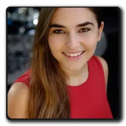 Toutes les infos sur Fille Brune Fille Brune(ash-vs-evil-dead_2015)