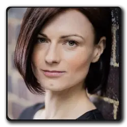 Jean Simons(black-mirror_2011)