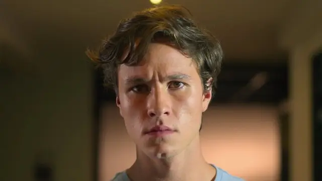 Consulter les informations sur l'épisode Qui est vraiment Javier ?