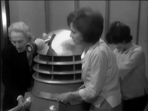 Couverture de l'album Les Daleks - Partie 4 (l'embuscade) Couverture de l'album Les Daleks - Partie 4 (l'embuscade)