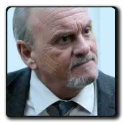 Inspecteur Vincent Skarsgaard(future-man_2017)