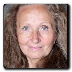 Karoline(la-diplomate_2023)