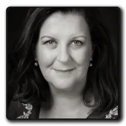 Edith Evans(miss-scarlet-detective-privee_2020)