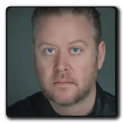 Commandant Guthrie(the-handmaid-s-tale-la-servante-ecarlate_2017)