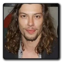 Toutes les infos sur Owen Owen(the-walking-dead_2010)