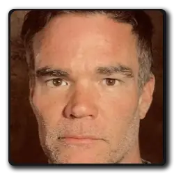 Un Type Avec Un Tatouage(voila_1997)