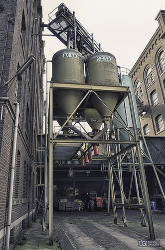 Silos S.C.A.R. dans la cour intérieure S.C.A.R front courtyard 2