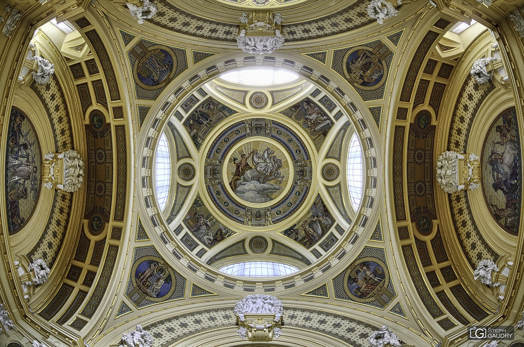 Vue d'ensemble de la coupole des bains Széchenyi