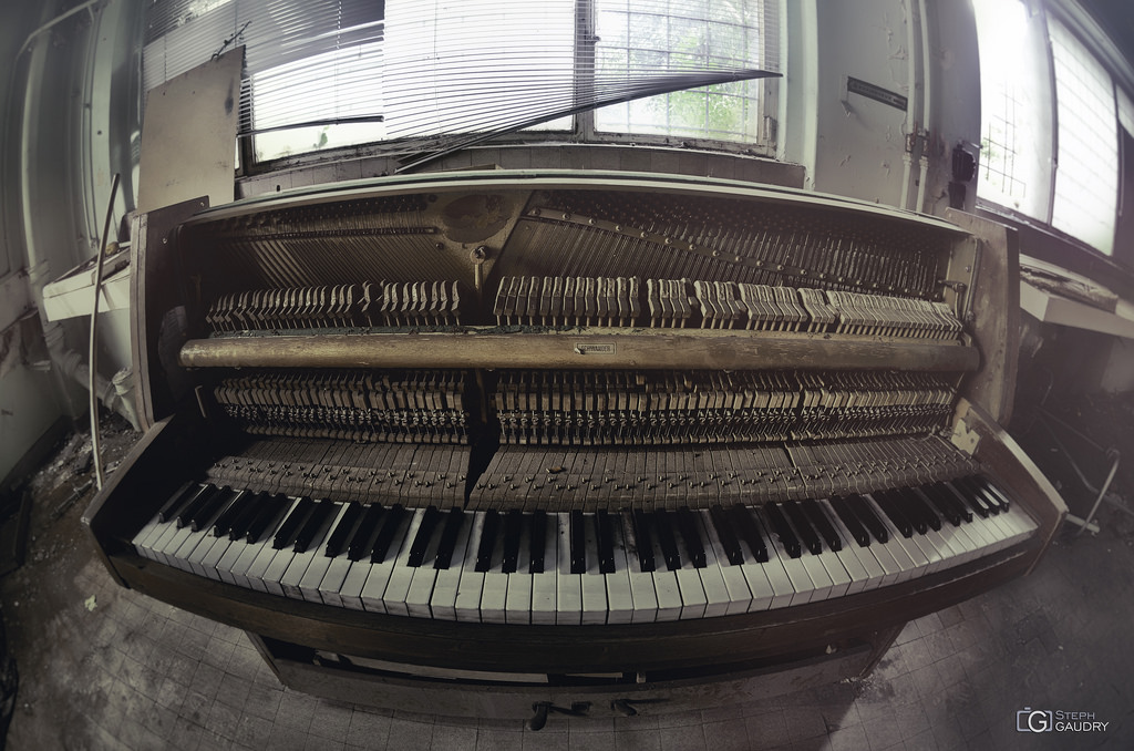Le piano souriant Le piano souriant