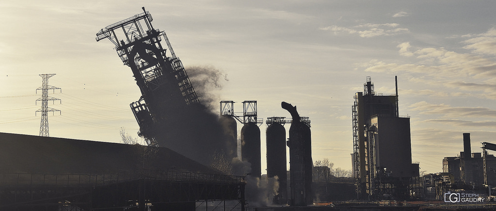 Destruction du haut fourneau 6 à Seraing (HF6)