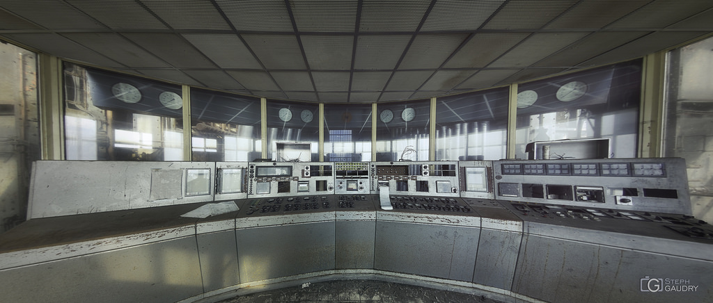Cliquez sur la photo pour afficher le diaporama en meilleure qualité Little grey control room
