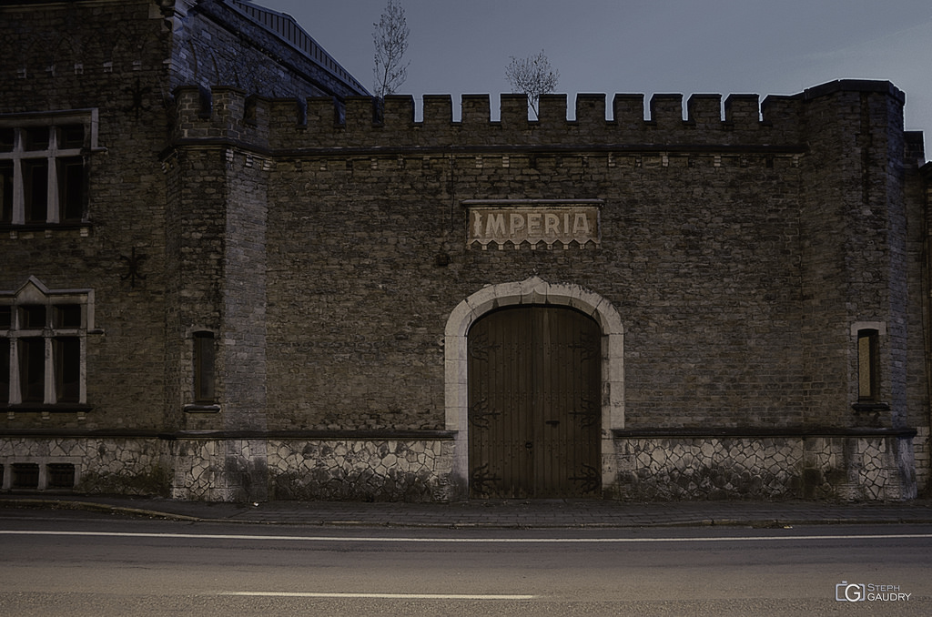 Usine Impéria, l'entrée moyenâgeuse