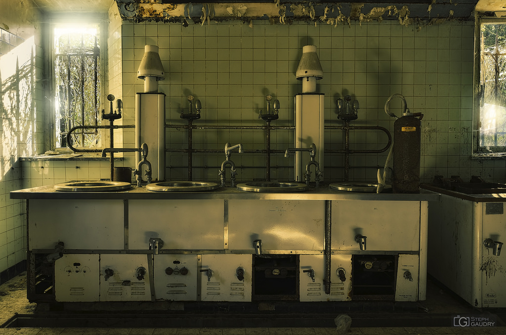 Une cuisine dans un château abandonné Abandoned kitchen