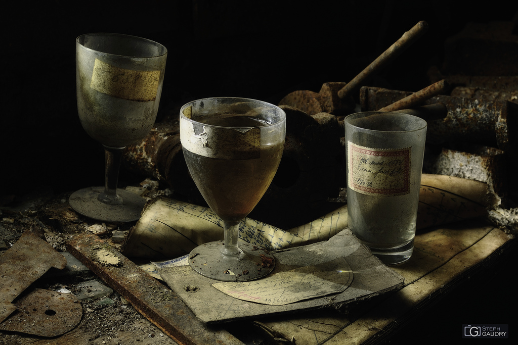 Lumière tamisée pour une nature morte Gob med 1554 - Uni fond poli - 270Z