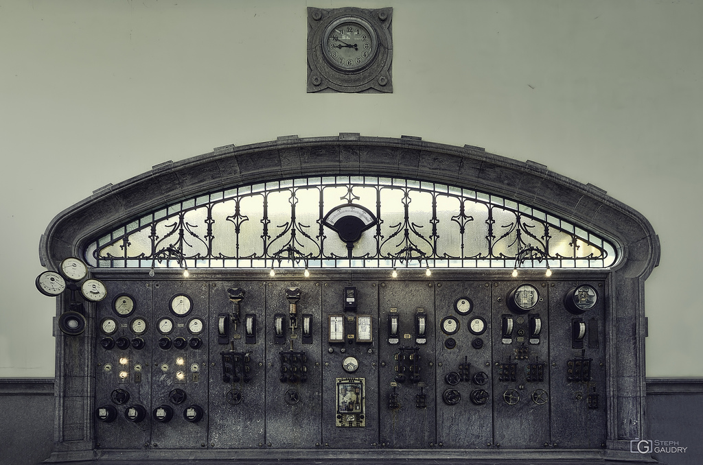 Allier esthétique et fonctionnel Stone powerplant - control panel overview