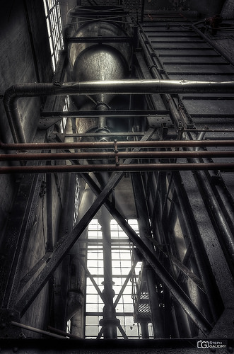Les silos, derrière les chaudières Ant view