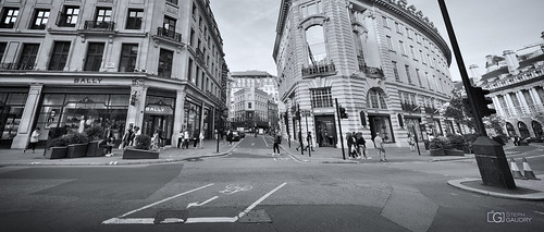 Crossroads of Glasshouse St and Regence St