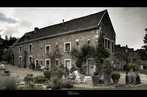 Saive, la place du vieux château