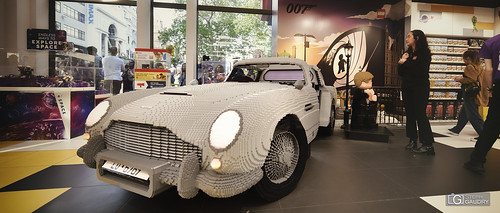 L'Aston Martin DB5 de James Bond en Lego taille réelle