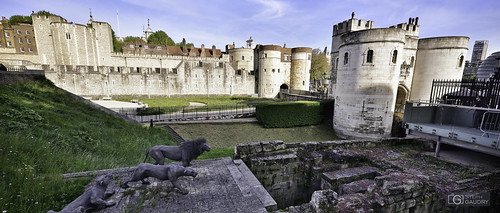 Iron lions @ Tower of London