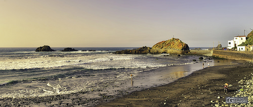 Un paseo por la playa antes de la cena en Casa África