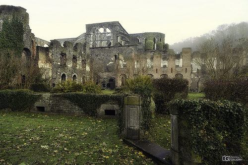 Abbaye de Villers: chauffoir, salle des moines, et infirmerie