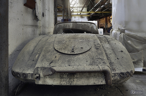 Garage Imperia - voiture abandonnée - arrière