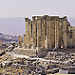 Thumb Jerash (JOR) - Le sanctuaire de Zeus (droite) et l'Arc d'Hadrien (gauche)