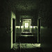 Miniature Photo suivante: Obsédé par cette froide lumière au bout du couloir...