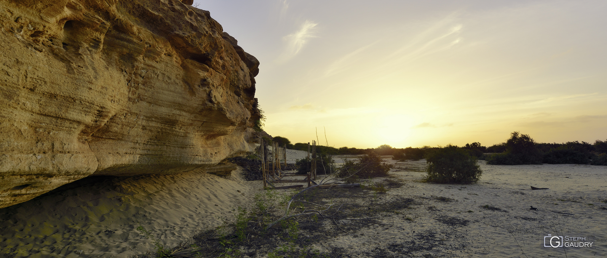 Coucher de soleil sur les rochers du Cap Vert [Klik om de diavoorstelling te starten]