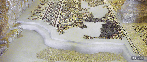 Couches de mosaïques de la basilique du mémorial de Moïse au Mont Nébo