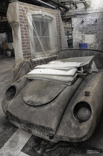 Garage Imperia - voiture abandonnée