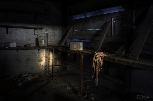 Doel, Twilight in the abandoned workshop