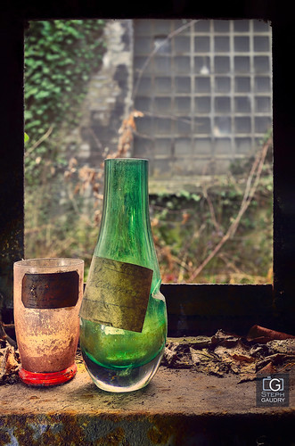 Rouge et vert - cristallerie abandonnée