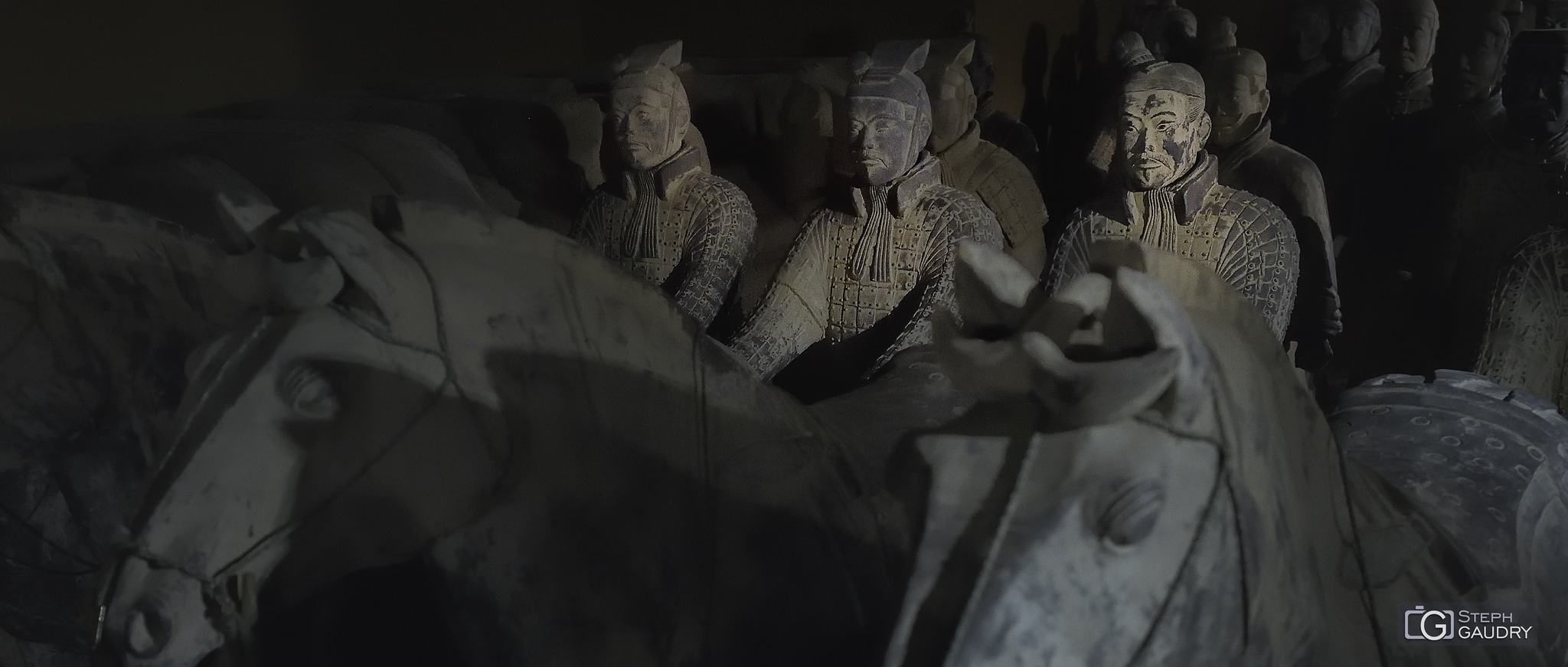 兵马俑 - Soldier-and-horse funerary statues [Klicken Sie hier, um die Diashow zu starten]