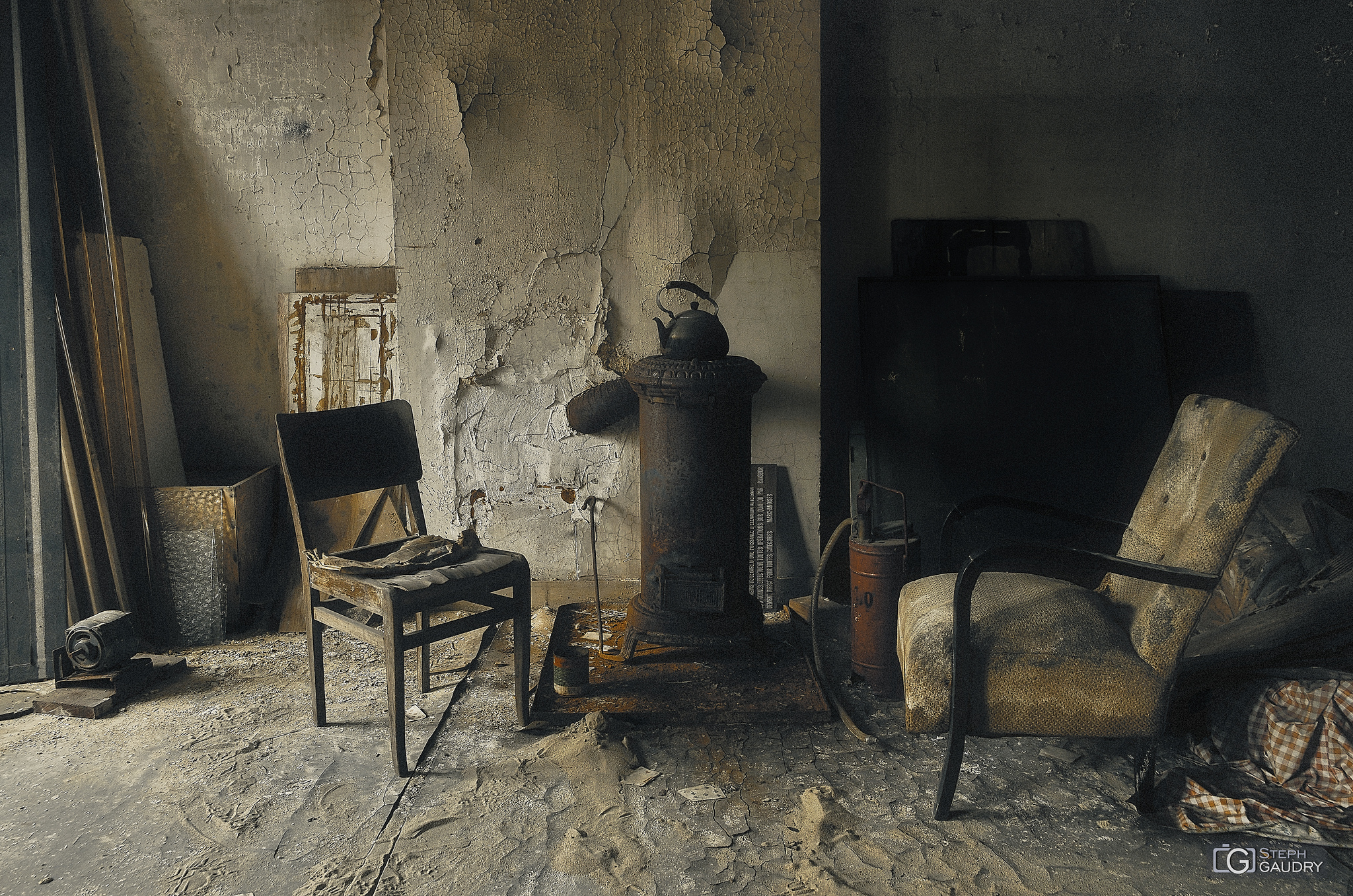 A comfortable chair and the warmth of a good stove [Klik om de diavoorstelling te starten]