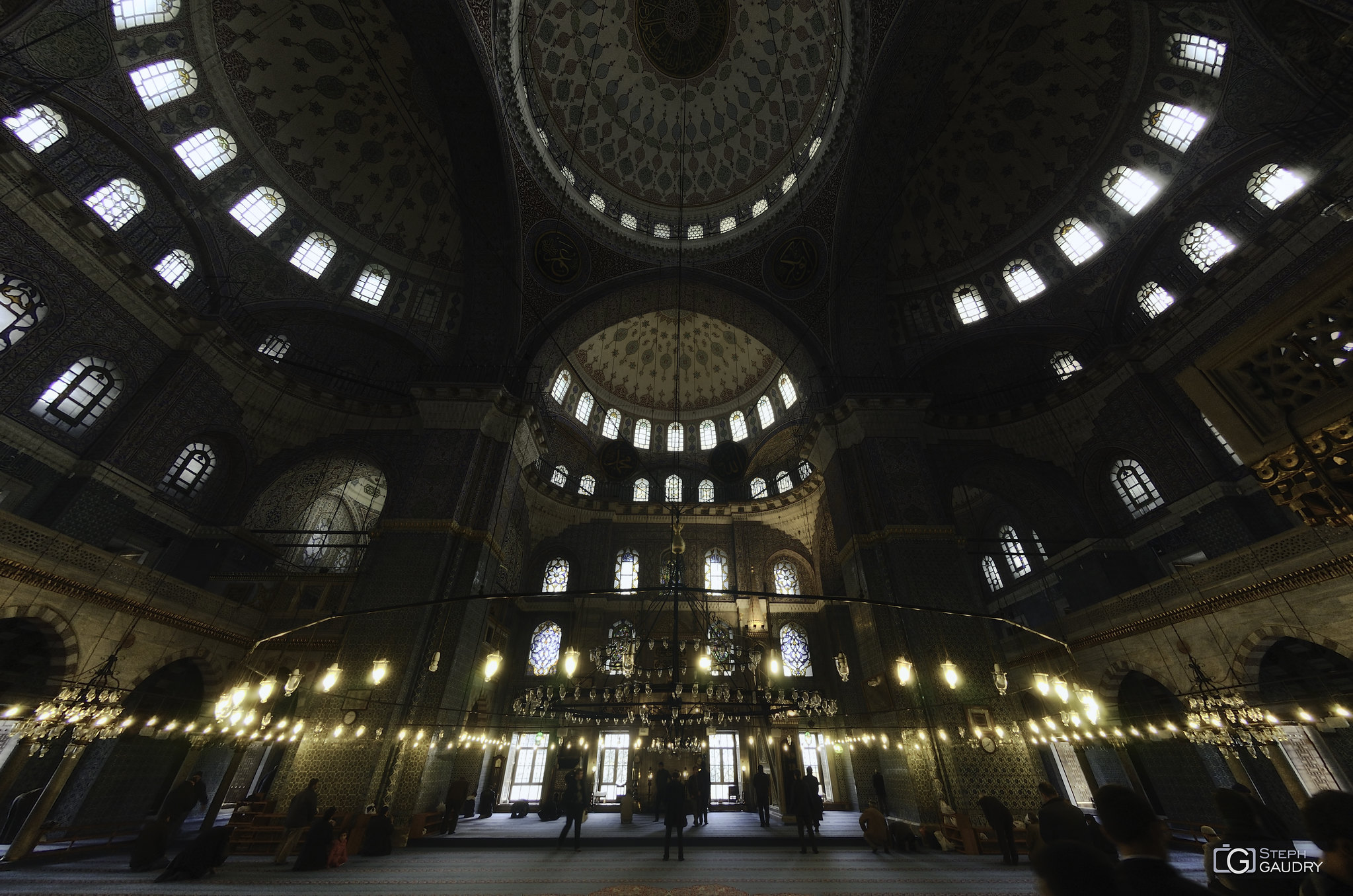 Intérieur de la Mosquée bleue à Istanbul [Klik om de diavoorstelling te starten]